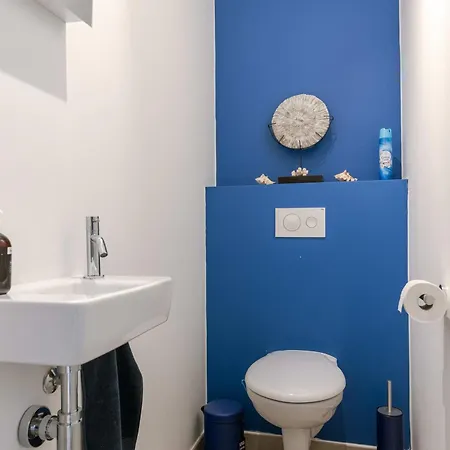 Huswell - With Pool, Parking & Private Apartment *