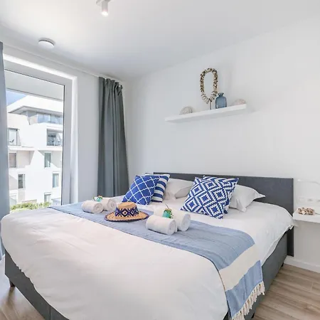 Huswell - With Pool, Parking & Private Apartment Nieuwpoort