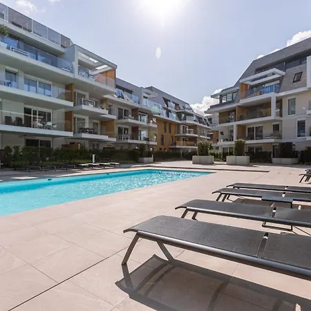 Huswell - With Pool, Parking & Private Apartment Nieuwpoort