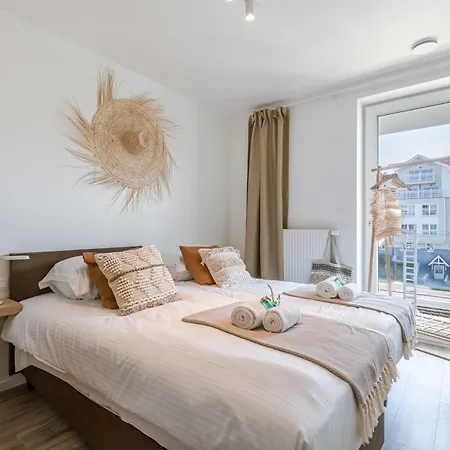 Huswell - With Pool, Parking & Private Apartment *
